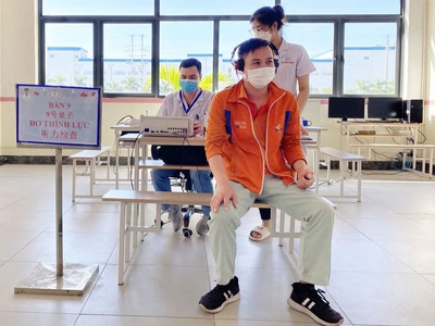 Đo thính lực phát hiện sớm bệnh điếc nghề nghiệp   trợ thính tâm an quảng ninh 0
