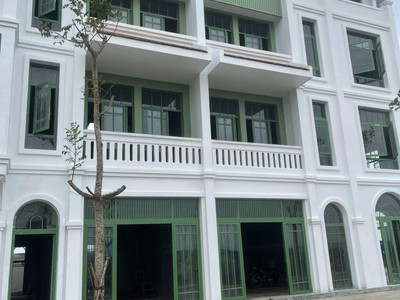 Bán liền kề 3 tầng, 1 tum và 1 hầm mặt lê công thanh, hà nam với giá 6 tỷ 2