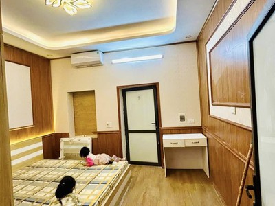 Bán căn tập thể tầng 1 phố lê gia định, 85m2, full nt, 3pn, giá 3.x tỷ 2