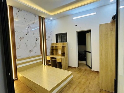 Bán căn tập thể tầng 1 phố lê gia định, 85m2, full nt, 3pn, giá 3.x tỷ 1