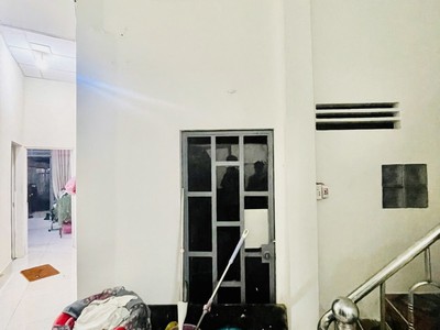 Cần bán gấp nhà hẻm 6m lê thị ri, trung tâm thị trấn hóc môn, shr không qh, 55m2 2 tầng 3 pn nở hậu 1