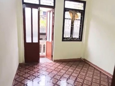 Cho thuê nhà nguyên căn  Đường Láng - Đống Đa 35m x 5T giá 11.5tr, ngõ thông, KD, ở nhóm 1