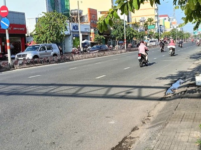 Sang nhượng tiệm điện thoại mặt tiền đường Lê Trọng Tấn, Q. Bình Tân 3