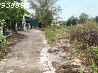 Giảm sốc chỉ còn 1 tỷ lô đất 330m2 đất lô 2 ngô tất tố, tân phước, thị xã lagi gần biển cam bình 1