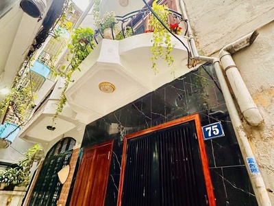 302 đường láng, 27 mét, 4 tâng chi 5,8 tỷ 0