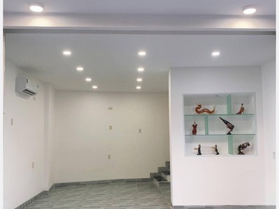 Bán nhà mặt tiền đường núi một nha trang thuận tiện kinh doanh 0