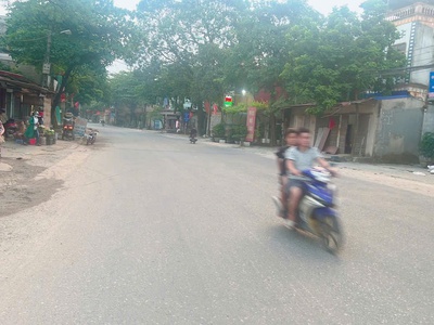 Vị trí đất chục chính  kinh doanh đuuwowngf rộng 7 m chuẩn bị giải nhựa -- dt 60 m fun tổ cư khuôn 1