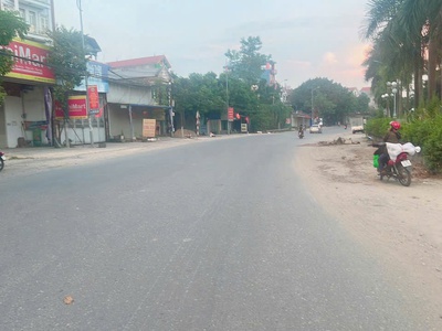 Vị trí đất chục chính  kinh doanh đuuwowngf rộng 7 m chuẩn bị giải nhựa -- dt 60 m fun tổ cư khuôn 0