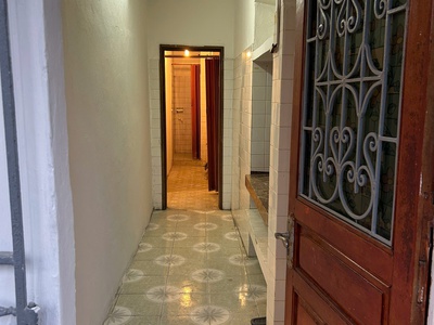 Cho thuê căn hộ tập thể 33m2 giá tốt   mặt phố tt c4 giảng võ, p.giảng võ, q. ba đình 2