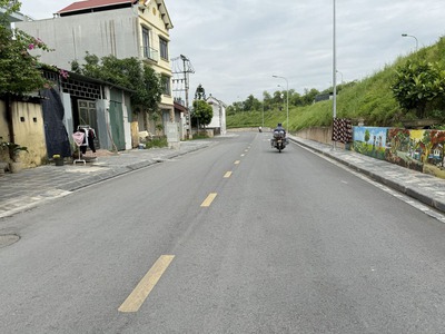 Cần bán 214,7m2 đất mặt đường đê Vàng, Phúc Lợi. Vị trí đẹp làm văn phòng công ty 0