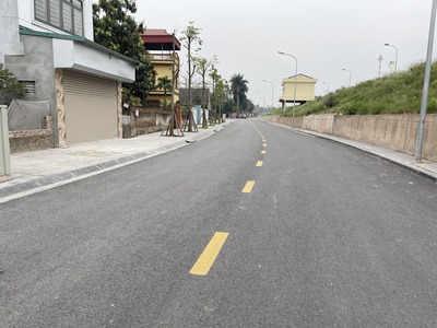 Cần bán 214,7m2 đất mặt đường đê Vàng, Phúc Lợi. Vị trí đẹp làm văn phòng công ty 7