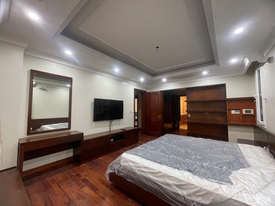 Nhà Liễu Giai Lô Góc 3 Mặt Thoáng . Rộng 11M Dài 20M Đường thông Hè Rộng - 140 Tỷ 0