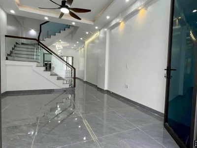 Bán nhà 3 tầng xây độc lập, tại trung tâm Đồng Hoà, ngay cạnh dự án 1