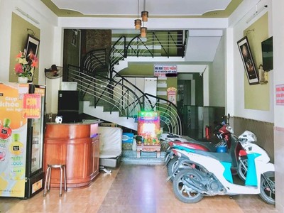 Tòa nhà mặt tiền 4 tầng dòng tiền 45 triệu tháng -đối diện bến xe trung tâm -giá chỉ 6,5 tỷ . 1