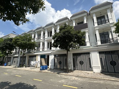 Bán nhà 4pn 70m2 dĩ an bình dương 3,5 tỷ 0
