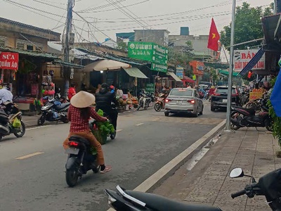 Chính chủ bán nhà mặt tiền chợ shr 5x28m giá chỉ 4 tỷ 49 đường bùi viện thị trấn tiền hải đường 3