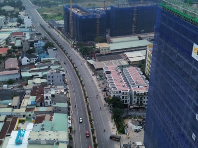 Bán Nhà Mặt Tiền  Đường Thống Nhất Dĩ An 5.58 22.5 Đối Diện Bcons city 3