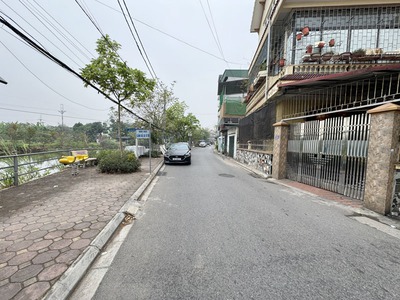 Chính chủ bán 45,1m2 nhà cấp 4 mặt hồ Thôn Hội, Cổ Bi. Ngay chợ Làng Vàng và trường học các cấp 1