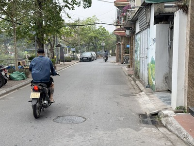 Chính chủ bán 45,1m2 nhà cấp 4 mặt hồ Thôn Hội, Cổ Bi. Ngay chợ Làng Vàng và trường học các cấp 3