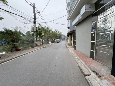 Chính chủ bán 45,1m2 nhà cấp 4 mặt hồ Thôn Hội, Cổ Bi. Ngay chợ Làng Vàng và trường học các cấp 4