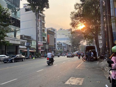 Cho Thuê Tòa Nhà Văn Phòng Đường An Dương Vương Quận 5.KC:8 Tầng.Giá 600 triệu 1