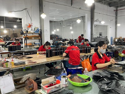 Xưởng sản xuất ví da bò thật chuyên xuất khẩu 0
