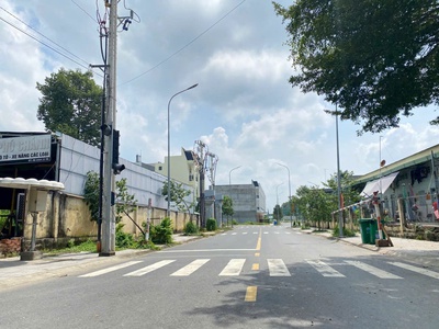 Bán đất  tại phường phú chánh, tân uyên, bình dương, lô góc 2 mặt tiền đường lớn, thoáng mát, thuận 4