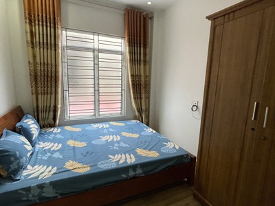 Cho thuê nhà 6 p.ngủ khép kín phố Văn Cao, DT: 75m2. 3
