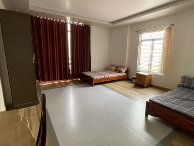 Cho thuê nhà 6 p.ngủ khép kín phố Văn Cao, DT: 75m2. 6