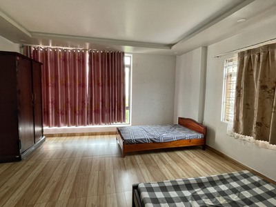 Cho thuê nhà 6 p.ngủ khép kín phố Văn Cao, DT: 75m2. 1