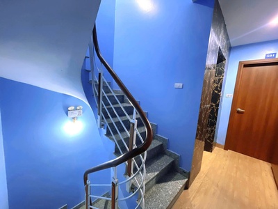 Bán tòa chdv quận cầu giấy - 13 phòng khép kín - diện tích 80m - 7 tầng thang máy , pccc đầy đủ - 0