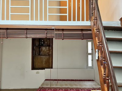 Cho thuê ở hộ gia đình căn hộ tập thể tầng 2 phố hàng quạt 60m2, 2 ngủ,  full đồ, 9 triệu 0