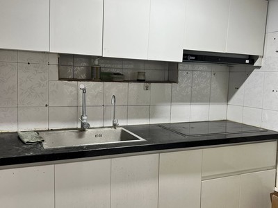 Cho thuê ở hộ gia đình căn hộ tập thể tầng 2 phố hàng quạt 60m2, 2 ngủ,  full đồ, 9 triệu 4