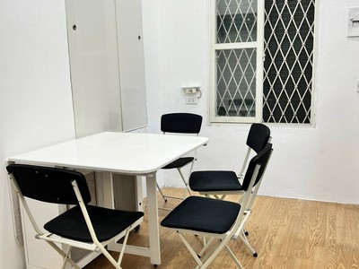 Cần cho thuê ở hộ gia đình căn hộ tập thể tầng 2 phố hàng quạt 60m2, 2 ngủ,  full đồ, 9 triệu 3
