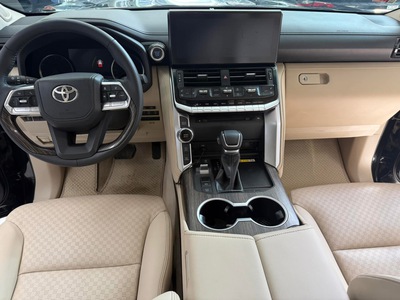 Bán Toyota Land Cruiser LC300 sản xuất 2022. 7