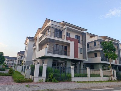 Biệt thự đơn lập 300m  vsip Từ Sơn, sân vườn 200m , sổ hồng lâu dài, giá chỉ 26 tỷ 0
