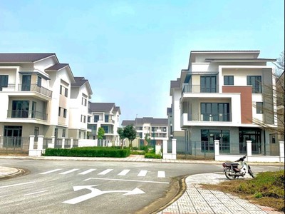 Biệt thự đơn lập 300m  vsip Từ Sơn, sân vườn 200m , sổ hồng lâu dài, giá chỉ 26 tỷ 1