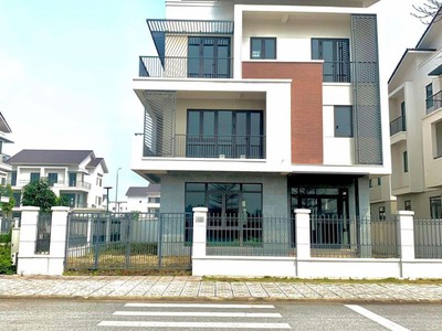 Biệt thự đơn lập 300m  vsip Từ Sơn, sân vườn 200m , sổ hồng lâu dài, giá chỉ 26 tỷ 2