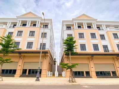 Bán lại căn shophouse mặt tiền đường đại cồ việt vincom quảng trị 0