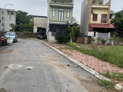 40m2 đất 2 thoáng mặt vỉa hè đường lớn cự khối 0