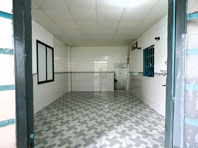 Cho thuê nhà 80m2 2pn có sân để ô tô đường 11 - trường thọ 0