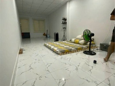 Mặt tiền ngã 4 thoại ngọc hầu  lũy bân bích quận tân phú - trục đường sầm uất nhất khu vực -đang 1