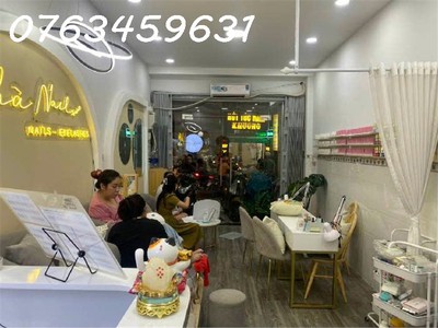 Mặt tiền ngã 4 thoại ngọc hầu  lũy bân bích quận tân phú - trục đường sầm uất nhất khu vực -đang 3