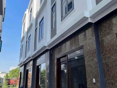 Bán căn nhà 3 tầng khu 9 phường Tân Bình, TP HD, 43m2, 3 ngủ, 2vs, ngõ oto vào tận nơi 0