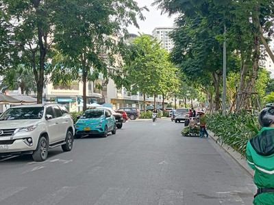 Gia Đình Em Cần Bán Gấp Căn Nhà Phân Lô Vinhomes Gardenia - Mỹ Đình - Hàm Nghi .Khu Chức Năng TP Xan 3
