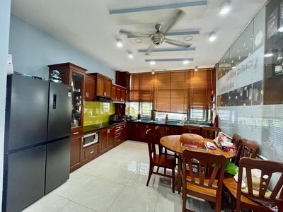 Biệt thự siêu đẹp, vị trí vàng thủ đức: 6 phòng ngủ, hồ bơi, giá chỉ 14,2 tỷ 1