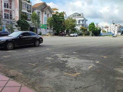 Cần sang hđ thuê nhà nguyên căn 1 trệt 1 lầu, 2 pn để ở hoặc kết hợp làm văn phòng 1