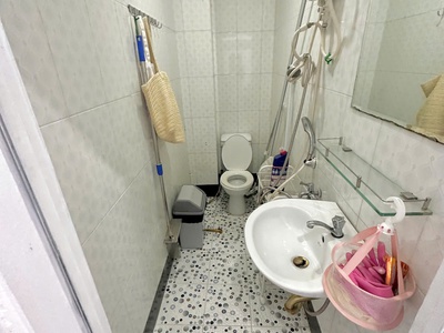 Cần sang hđ thuê nhà nguyên căn 1 trệt 1 lầu, 2 pn để ở hoặc kết hợp làm văn phòng 4