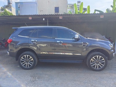 Ford Everest 2020 Trend 2.0L AT 4x2, màu xám, mới 90  chính chủ 0