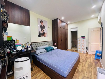 Chính chủ bán gấp ch chung cư lô góc, dt 147m2, 3pn, hoàng đạo thúy, cầu giấy 9,0 tỷ. 0
